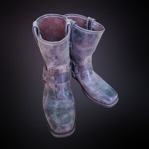 Frye boots in great condition!  Very minimal wear.